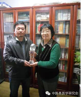 梁院长与中国八卦医学作者袁峻 (2)